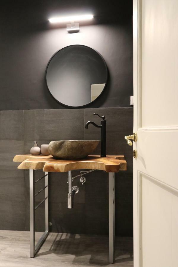 Lovely Apt Really Downtown - Free Private Parking Included! - Генуя Экстерьер фото