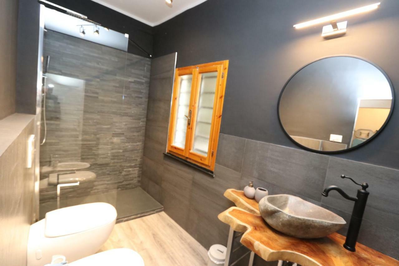 Lovely Apt Really Downtown - Free Private Parking Included! - Генуя Экстерьер фото
